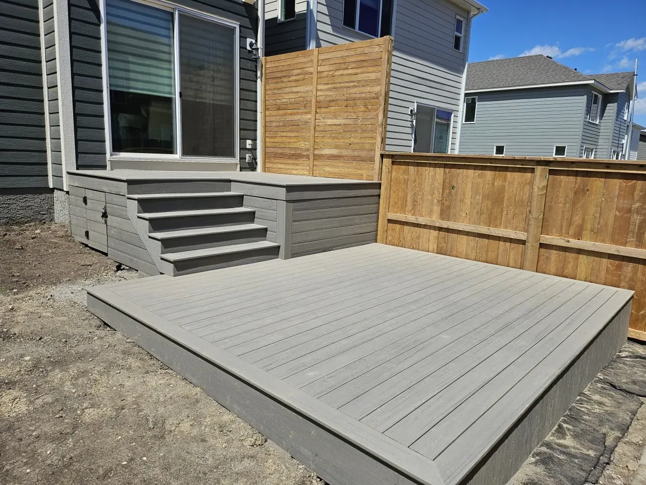 PVC deck with steps and privacy screen — Calgary